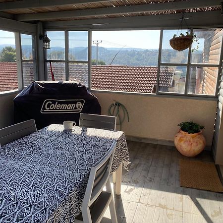 בין יער לים Villa Shelomi ภายนอก รูปภาพ