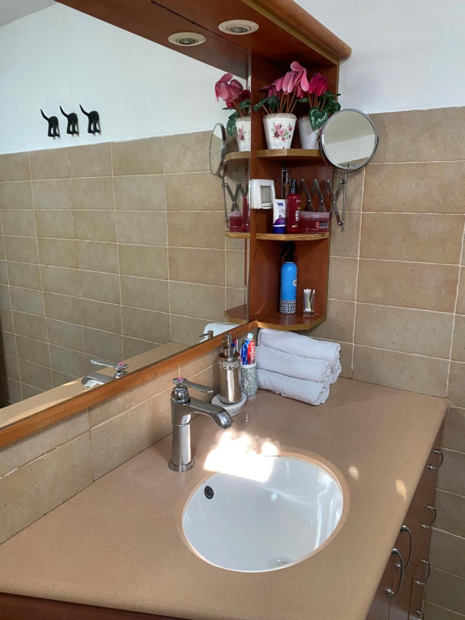 בין יער לים Villa Shelomi ภายนอก รูปภาพ
